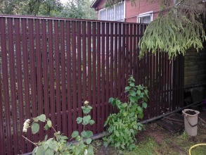 Забор из евроштакетника с бетонированием столбов 28 метров фото в Деденево