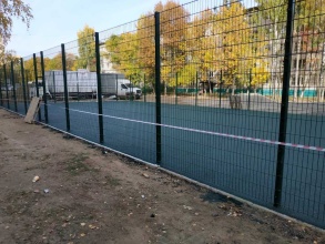 Забор на спортивную площадку 40 метров фото в Деденево
