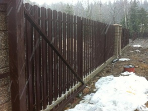 Забор из евроштакетника в шахматном порядке 122 метра фото в Деденево