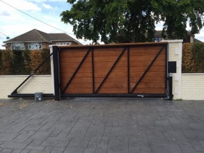 Откатные ворота с дистанционным управлением - пример 17 фото недорого