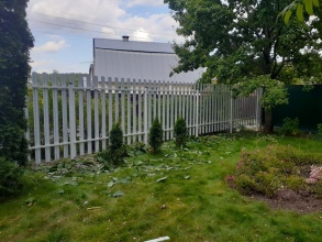 Забор из евроштакетника с забивными столбами 25 метров фото в Деденево