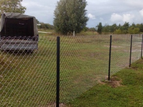 Забор из сетки рабицы в натяг 12 метров фото в Деденево