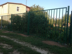 Сварные заборы с забивными столбами  80 метров фото в Деденево